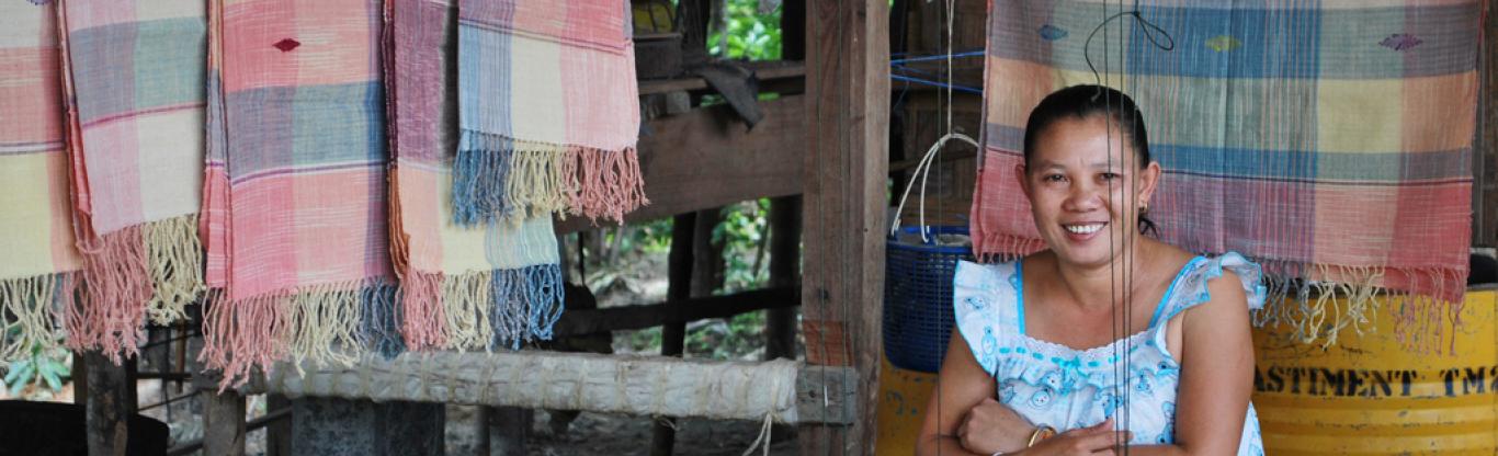 Weaving, Resettlement village, Nakai Plateau, Khammoune province. Lao PDR. Image Source: ©Meriem Gray | World Bank