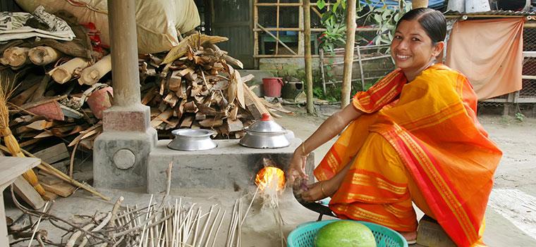 Bangladesh, woman cooking. Jibon Ahmed