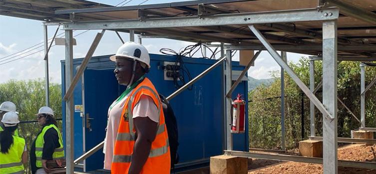 Image by Lucie Blyth mini grid, Kenya, woman engineer