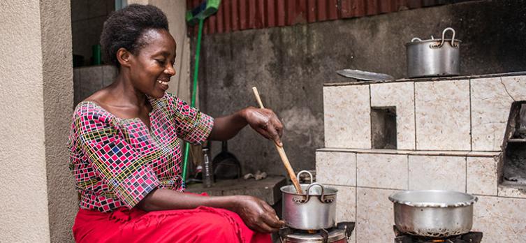 woman, cooking, image by Vincent Tremedau